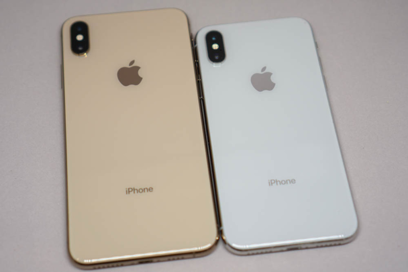 iPhone XとXS Maxの比較（背面）