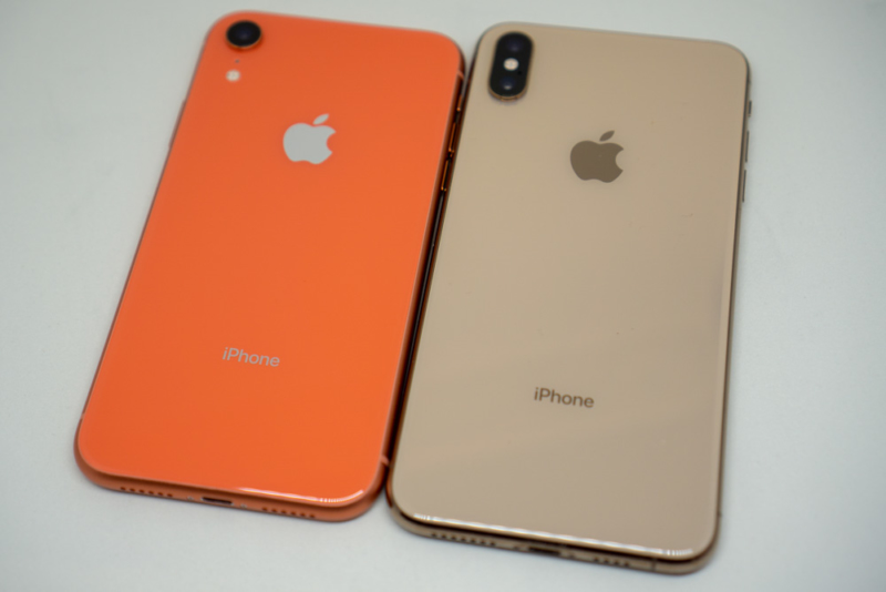 iPhone XRとiPhone XS Maxの背面比較