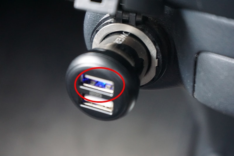 【RAVPower カーチャージャー シガーソケット USB 車載充電器】エンジンがかかるとLEDが光る