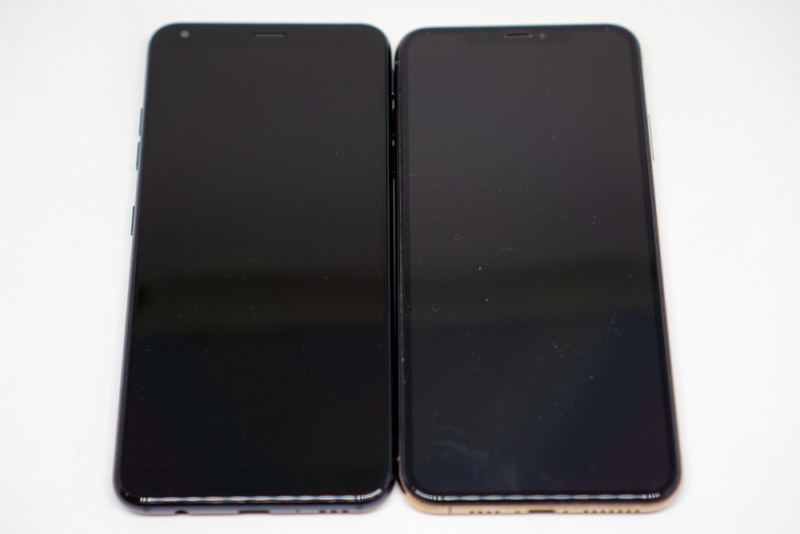 左：LG Style2、右：iPhone XS Max