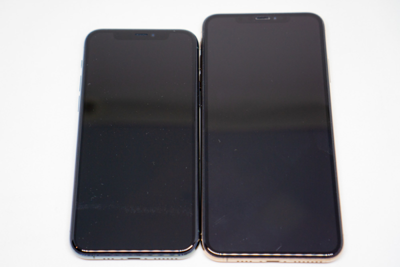 iPhone XSとiPhone 11 Proの比較正面