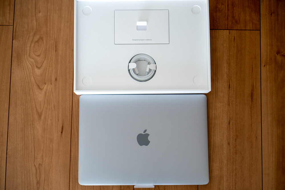 MacBook Air 2018購入レポート。カスタマイズは必要？メモリ8GBの「吊るし(店頭モデル)」を買ってみた - アナザーディメンション