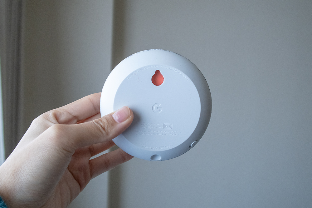 Google Nest Miniの背面写真