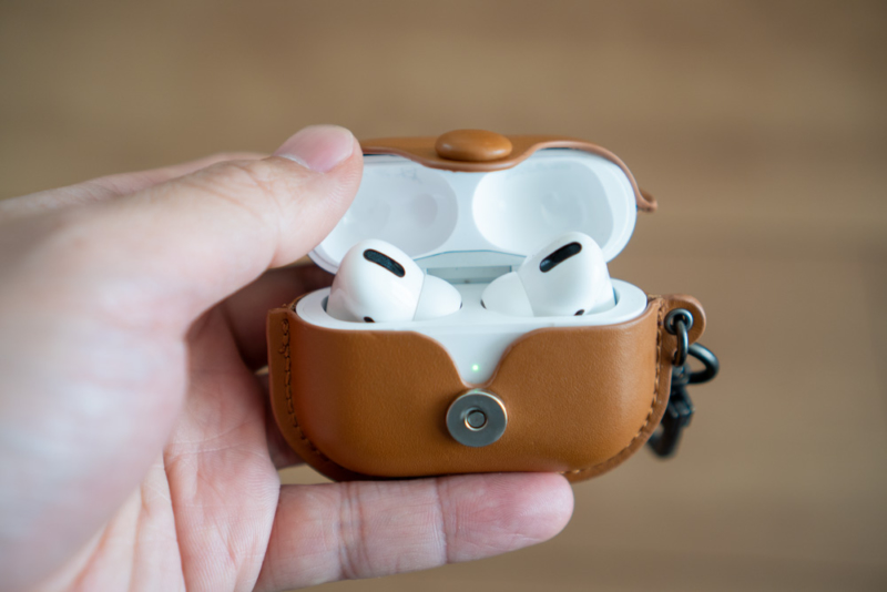 AirPods Proをあける